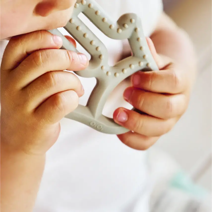 OiOi Annenin Eli Diş Kaşıyıcı 3+ Ay Mineral Blue - 2