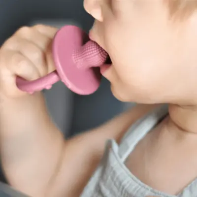 Oioi Gummy Silikon Diş Kaşıyıcı 3+ Ay Velvet Rose - 2