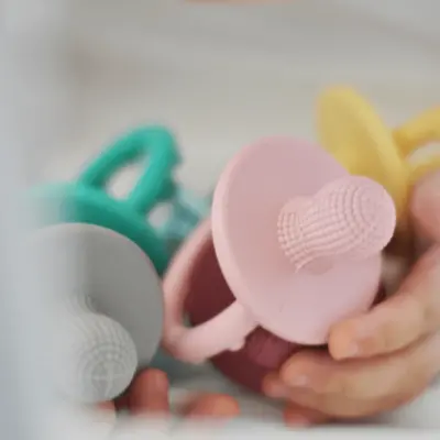 Oioi Gummy Silikon Diş Kaşıyıcı 3+ Ay Velvet Rose - 4